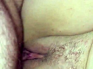 Amateur wife gets her hairy pussy filled with creampie action 😏💦