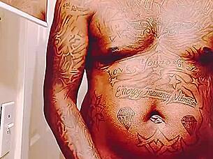 Open wide and catch this big black cock load for me! 😏🍆