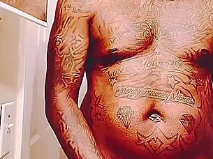 Open wide and catch this big black cock load for me! 😏🍆