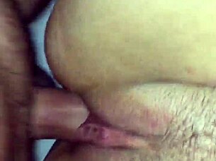 Amateur wife gets her hairy pussy filled with creampie action 😏💦