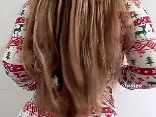 Gremista Gostosa Dances Sexy In Shorts And Jeans Showing Natural Tits