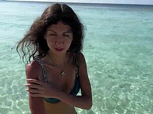 pissing on skinny babe at public beach, she gets shocked with wet pussy fetish 😲🏖️