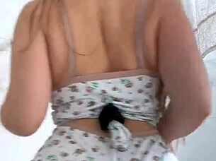 Gremista Gostosa Dances Sexy In Shorts And Jeans Showing Natural Tits