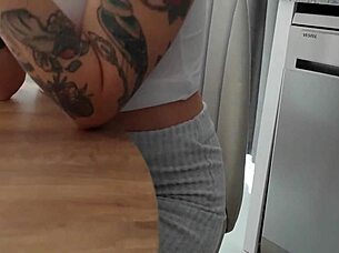 omg the english tutor is totally cool with a quick anal fuck in this homemade clip 😈