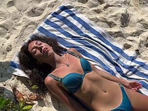 pissing on skinny babe at public beach, she gets shocked with wet pussy fetish 😲🏖️