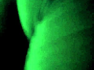 con la jefa de mi amigo oscar doña mary me da unas mamadas y le grabo el culo