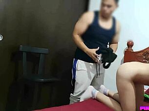 tio engaña a linda latina teen que le busque algo mientras el la sostiene por el culo sub english