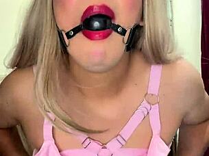 Personal-Error lencer�a transexual sacando leche rica... oops, thats my crossdressing moment