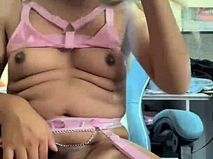 Personal-Error lencer�a transexual sacando leche rica... oops, thats my crossdressing moment