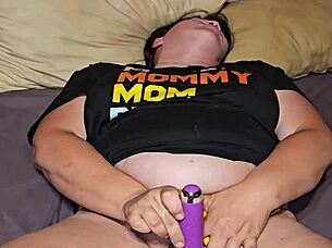 Conversational-Neutral rubbing her clit