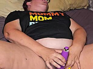 Conversational-Neutral rubbing her clit