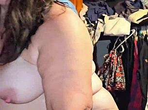 hey, check out this hot milf cumming hard 😏🔥