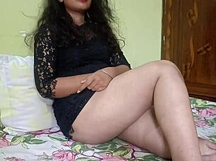 Hey this cute Indian college girl Dipali gets fucked by her muscular best friend alone at home 😈💦