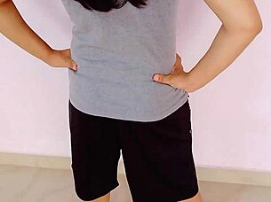 Reema Enjoys Hair Brush Insertion In Solo Ranch Masturbation Indian Homemade Scene