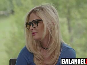 I love perverted secretaries like Aaron Rock and Candy Licious in anal action.