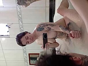 ready for a sensual bareback session in the banheira with tattooed brazilian hunk and big cock?