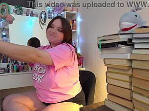 Russian Actress Captures Her Solo Backstage Video Effortlessly