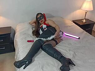 i'm the queen of hearts masturbating thinking of cheshire cat in halloween special