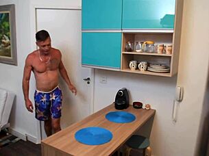 Marido bom faz isso antes de trabalhar