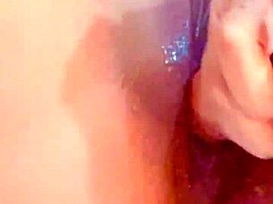 passou óleo no meu bumbum e pediu pra meter a piroca na bucetinha apertada