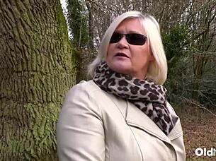 Big Tit Mature Milf Gets Pussy Licked Hard By Curvy Blonde Lesbian In Bed