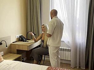 Secretary fucks boss in hot quickie caught on camera! 🔥💼