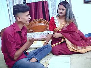 Intense Threesome Action With Hot Mom Helping Young Pair In Explosive Full Movie Encounter!