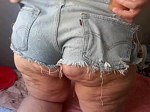 Minha bunda com shortinho atolado