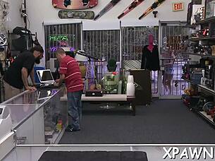 Dilettante opens up her snatch for rough amateur blowjob and fucking session