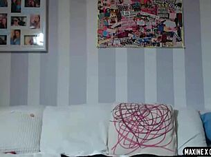 Hey Maxine X, you loving that dildo fuck in your big ass and pussy?