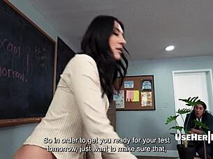 Hey, did you know we can freeuse our teacher? She's super woke - Whitney OC UseHerPOV