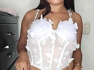 let me seduce you to fuck my big ass hard with colombian flair 😏