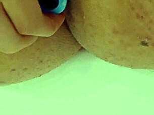 He explores his new buttplug in solo anal play session