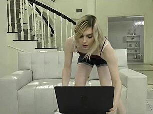 Beautiful shemale enjoys sexy encounter with guy.