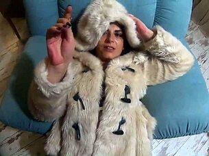 I Crave Rough Blowjobs and Cum Swallows in Sexy Fur Coats