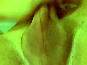 He explores his new buttplug in solo anal play session