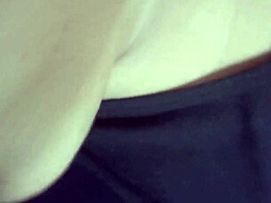 Por que la gorda puta amante me hace sexo oral con pepino en coño peludo?