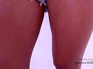 Stunning amateur model used her seduction skills on the producer during intense casting session on sofa