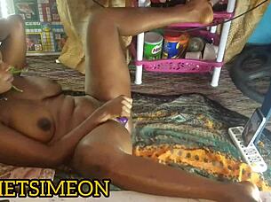 I am Julietsimeon on live video having fun with my boyfriend in Canada