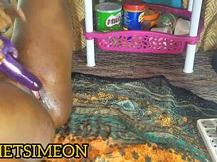 I am Julietsimeon on live video having fun with my boyfriend in Canada