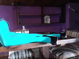 milf's beautiful legs in pantyhose heels spread wide on desk 😘👠