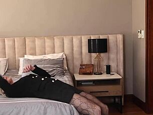 boss lady squirts from vibrator fingering in office pantyhose?