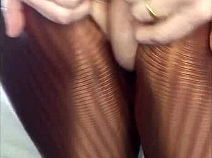 novinha rasga calça masturbando com tesão pós-academia 🔥