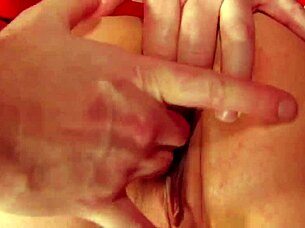 I'm squirting wildly in passionate latina milf quickie