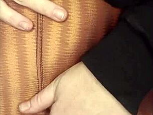 novinha rasga calça masturbando com tesão pós-academia 🔥
