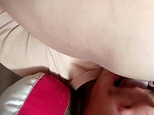 amateur mature woman spreads pussy for licking