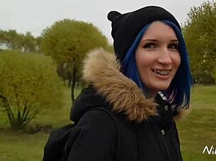 Picked up cute street girl, fucked her quick in hotel 🏨🍑