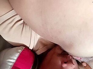 amateur mature woman spreads pussy for licking