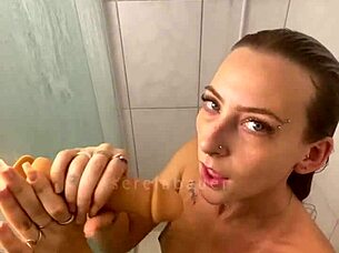 Loira's Juicy Ass Sucking and Riding Thick Cock in Shower