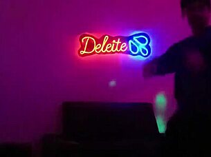 Tesão louco no gloryhole, buceta cheia de porra de desconhecido